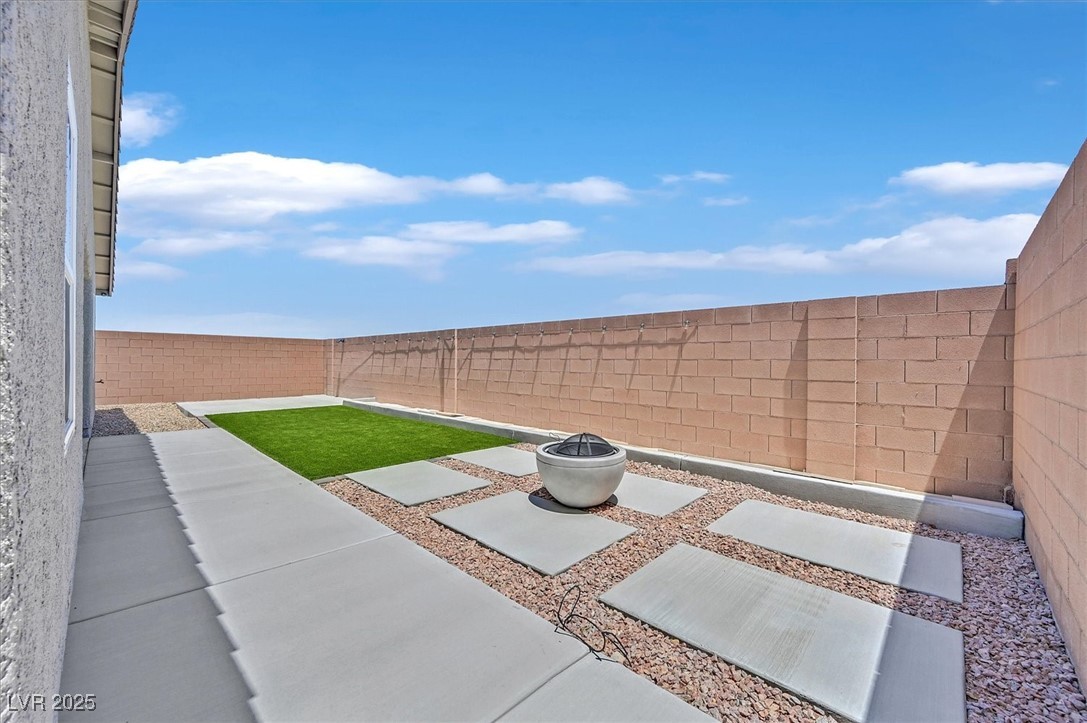 442 Bridal Veil Falls Street Property Photo 24
