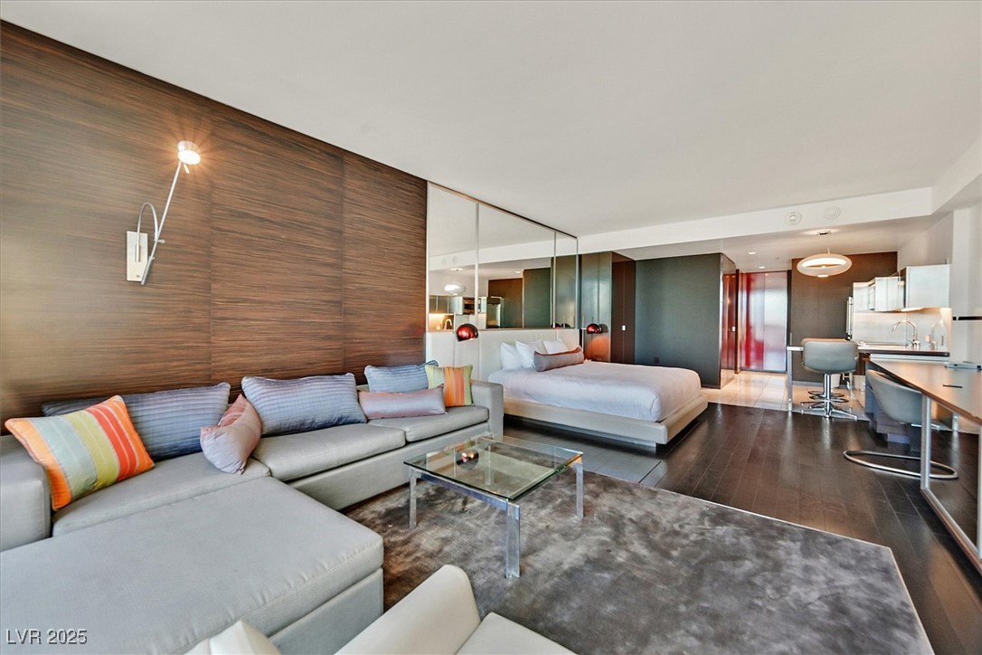 4381 West Flamingo Road 1609 Property Photo 8