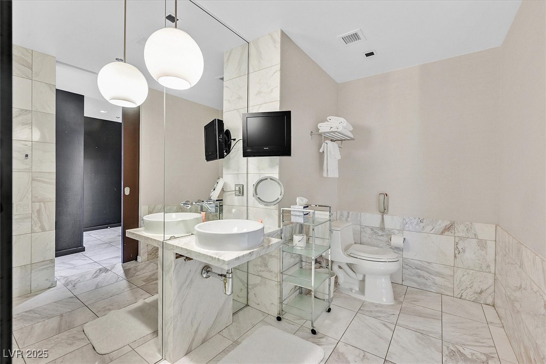 4381 West Flamingo Road 1609 Property Photo 15