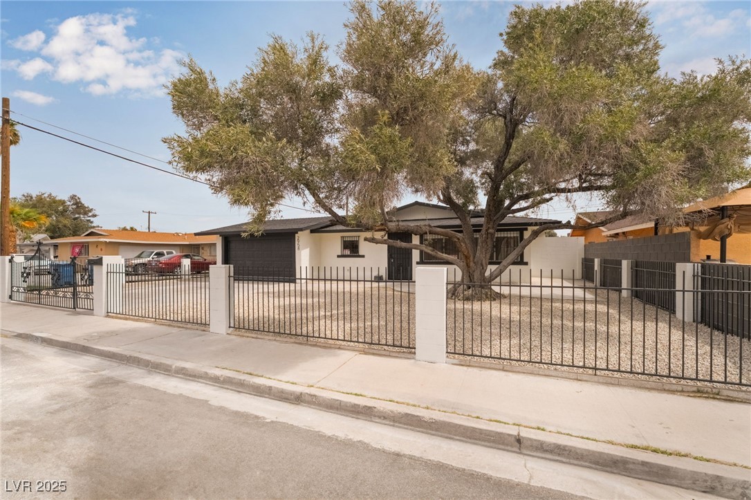 2958 Al De La Street Property Photo 3