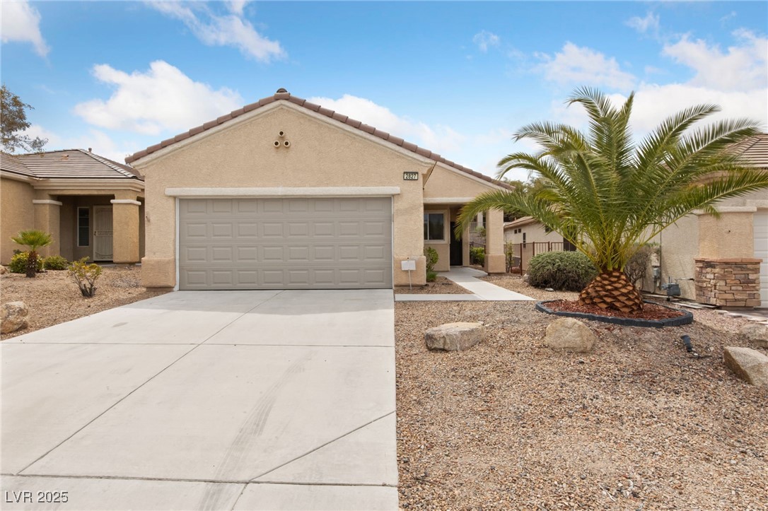 2827 Sapphire Desert Drive Property Photo 1