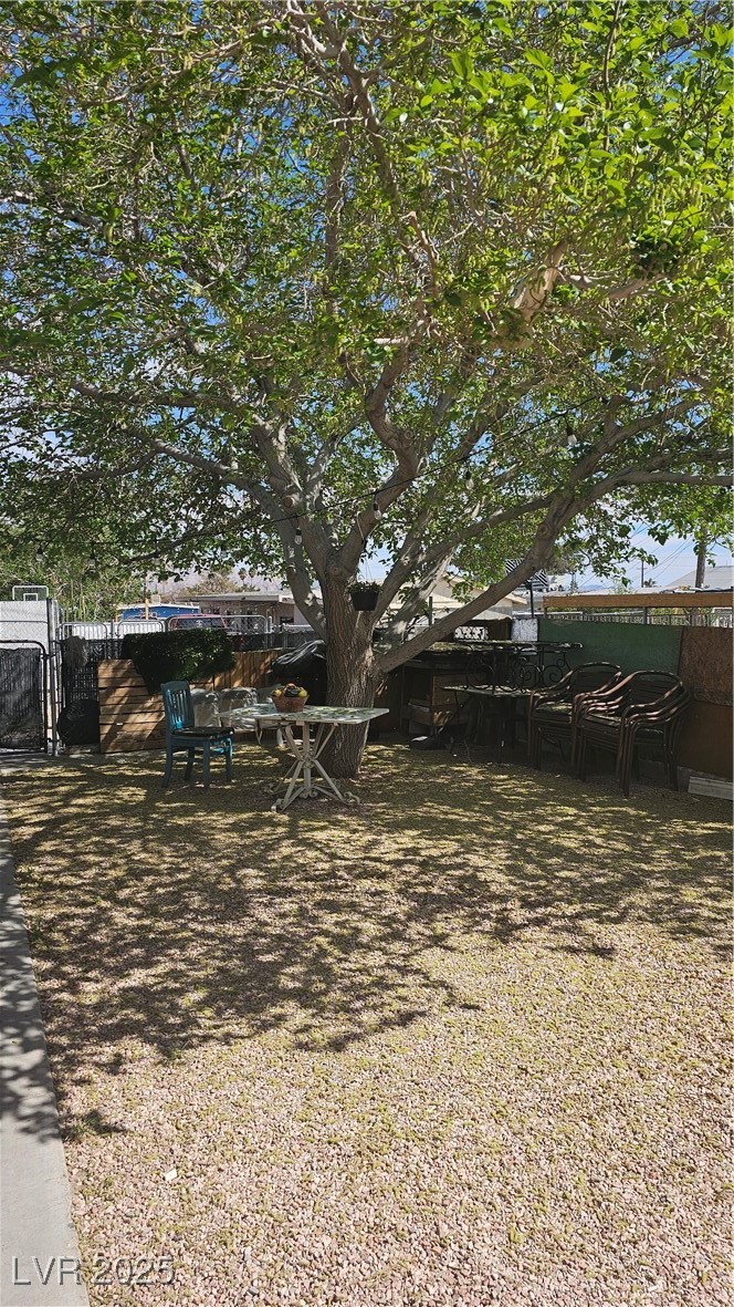 2120 Glider Street Property Photo 4