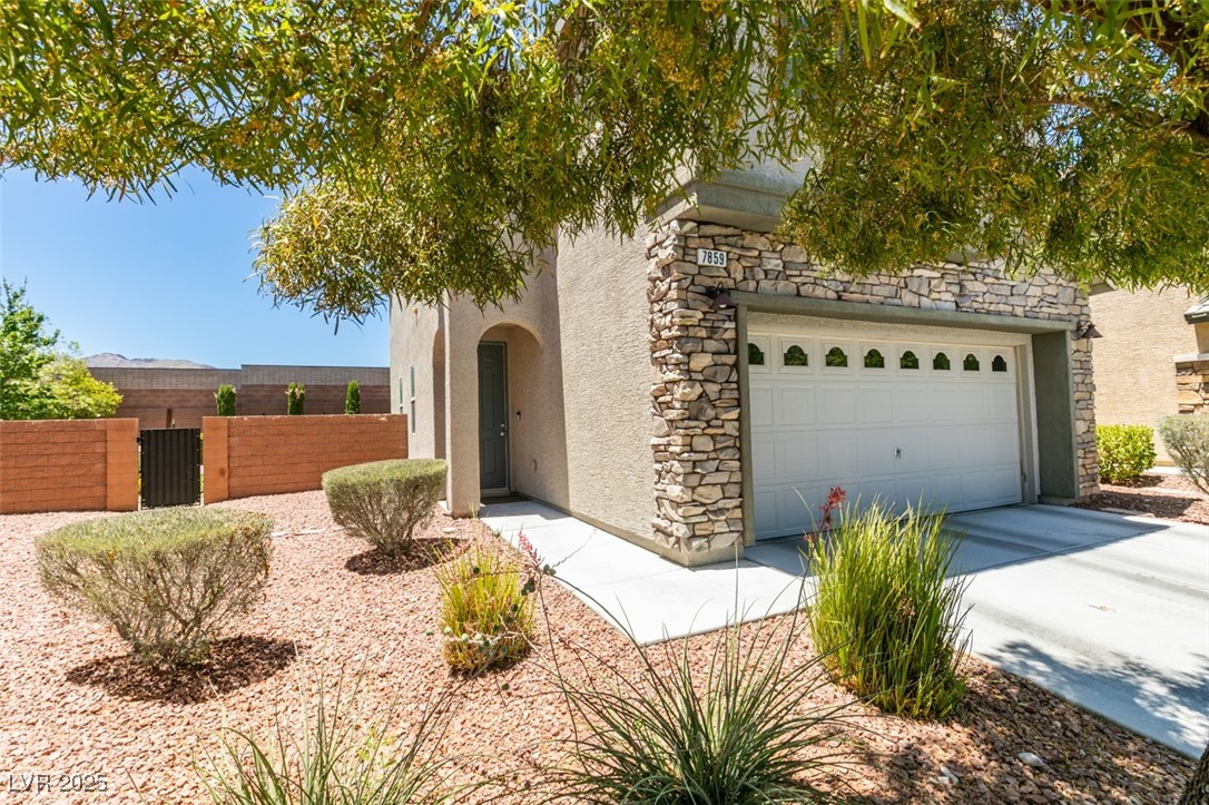 7859 Shoreline Ridge Court Property Photo 2