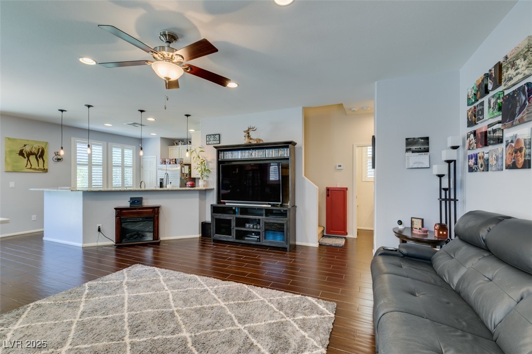 7859 Shoreline Ridge Court Property Photo 4