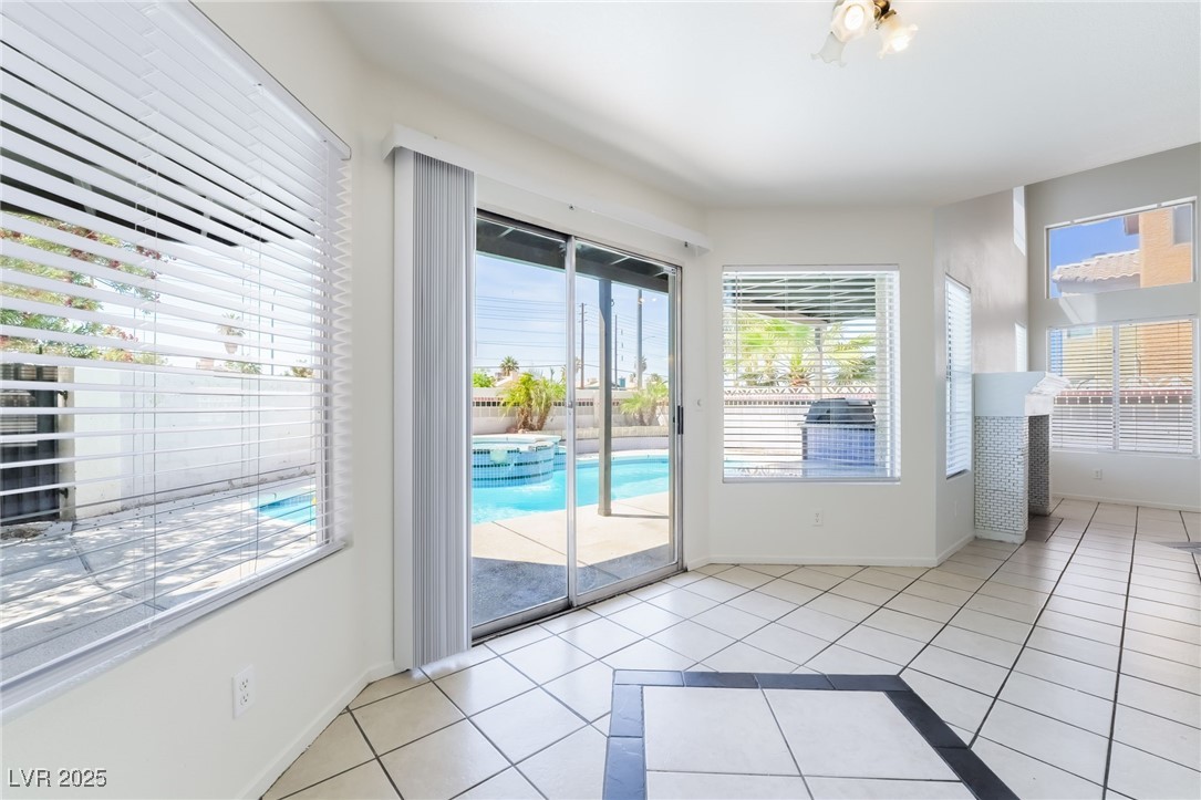 2211 Arborwood Way Property Photo 10