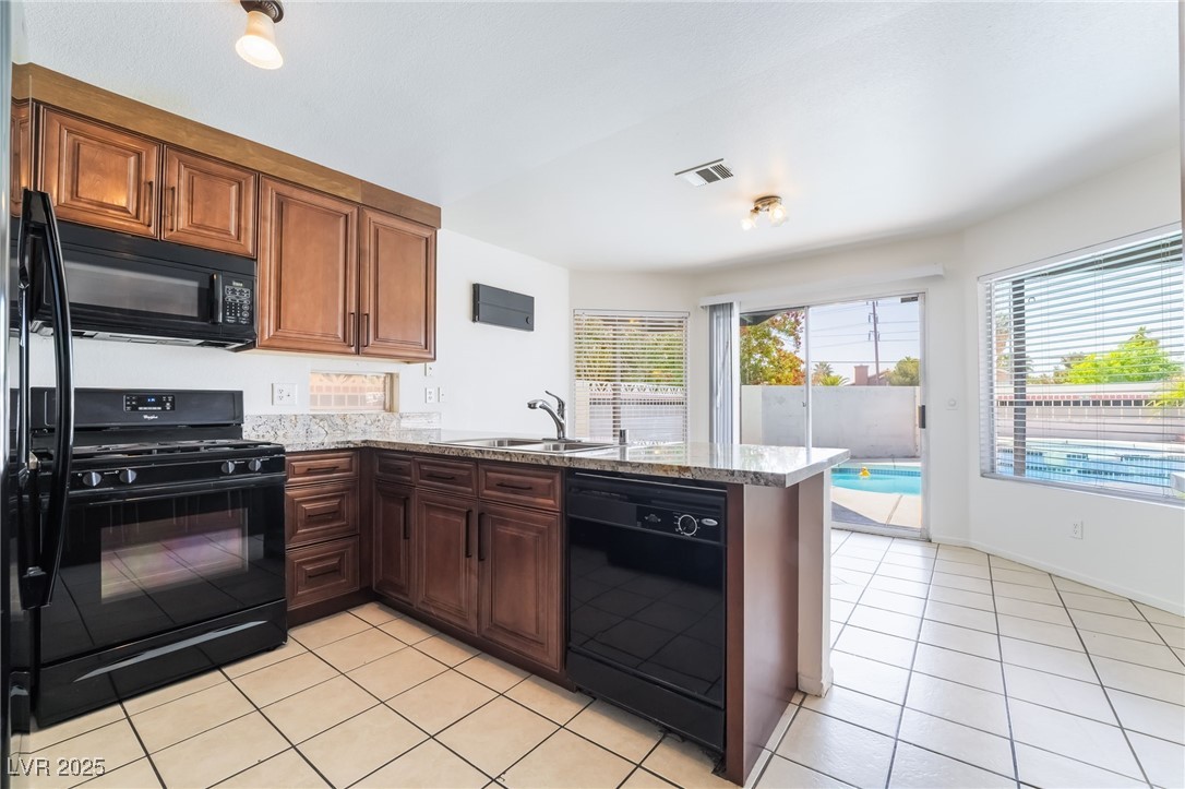 2211 Arborwood Way Property Photo 12