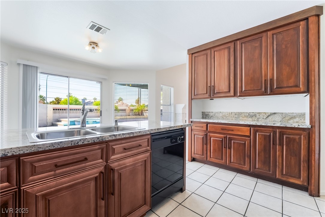 2211 Arborwood Way Property Photo 13