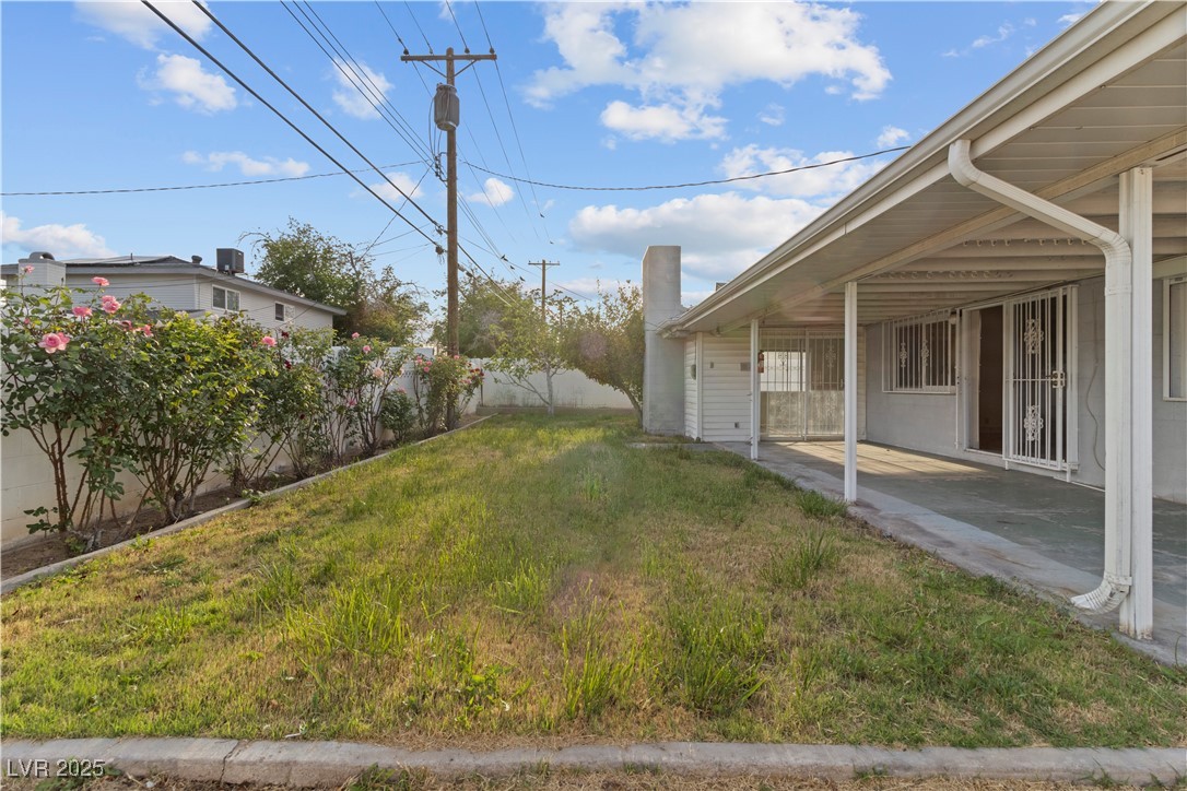 2703 Vegas Valley Drive Property Photo 3