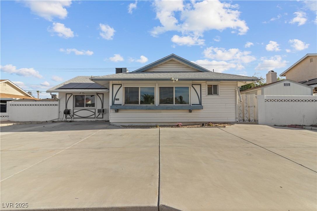 2703 Vegas Valley Drive Property Photo 4