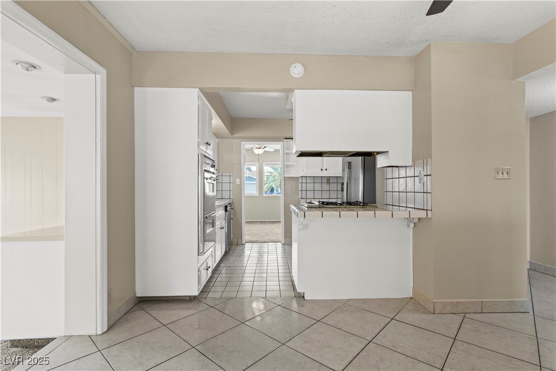 2703 Vegas Valley Drive Property Photo 5