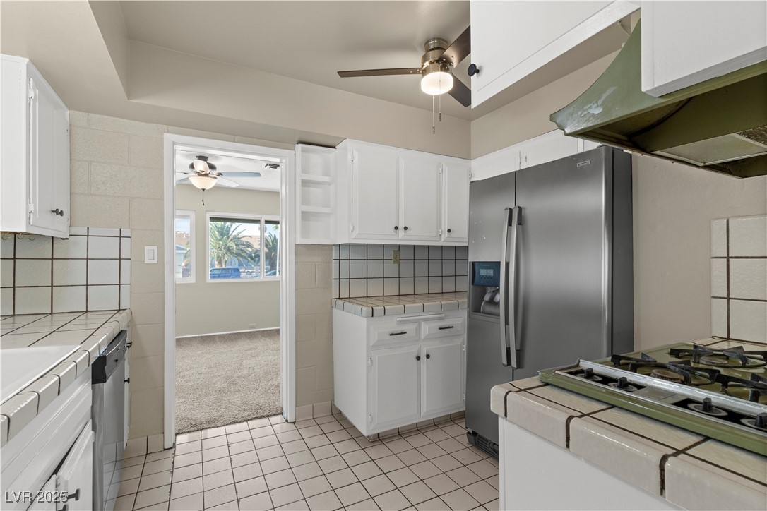 2703 Vegas Valley Drive Property Photo 6