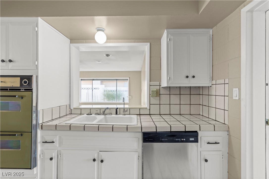 2703 Vegas Valley Drive Property Photo 8