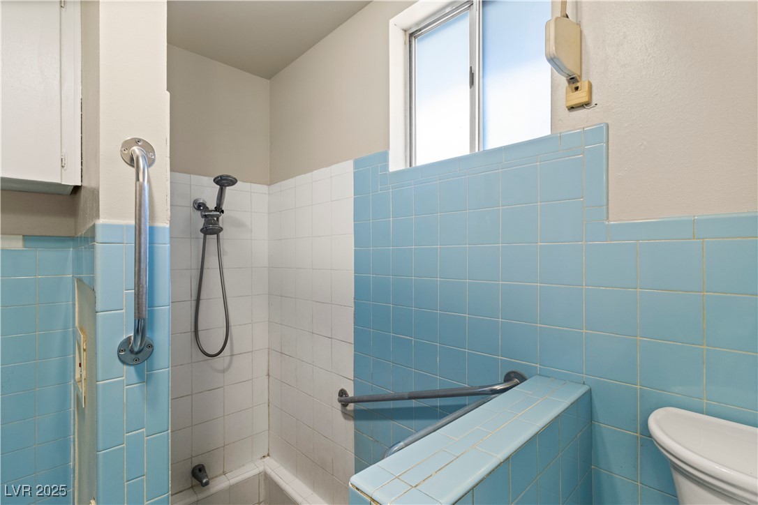 2703 Vegas Valley Drive Property Photo 27