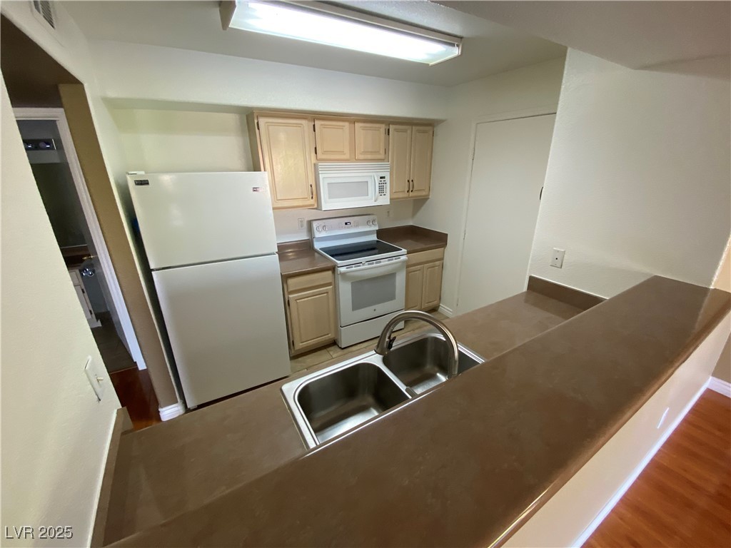 555 East Silverado Ranch Boulevard 2006 Property Photo 5