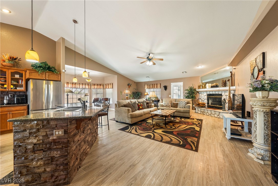 5481 Lincolnwood Court Property Photo 8