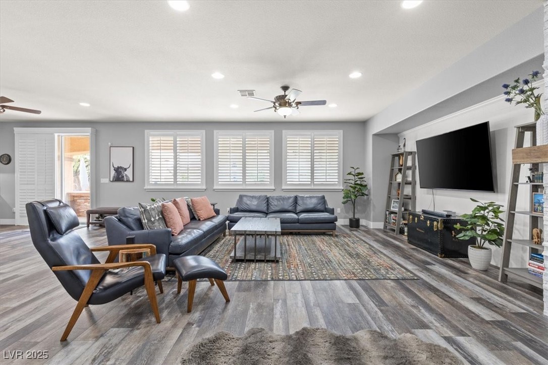7354 Strutting Silver Court Property Photo 14