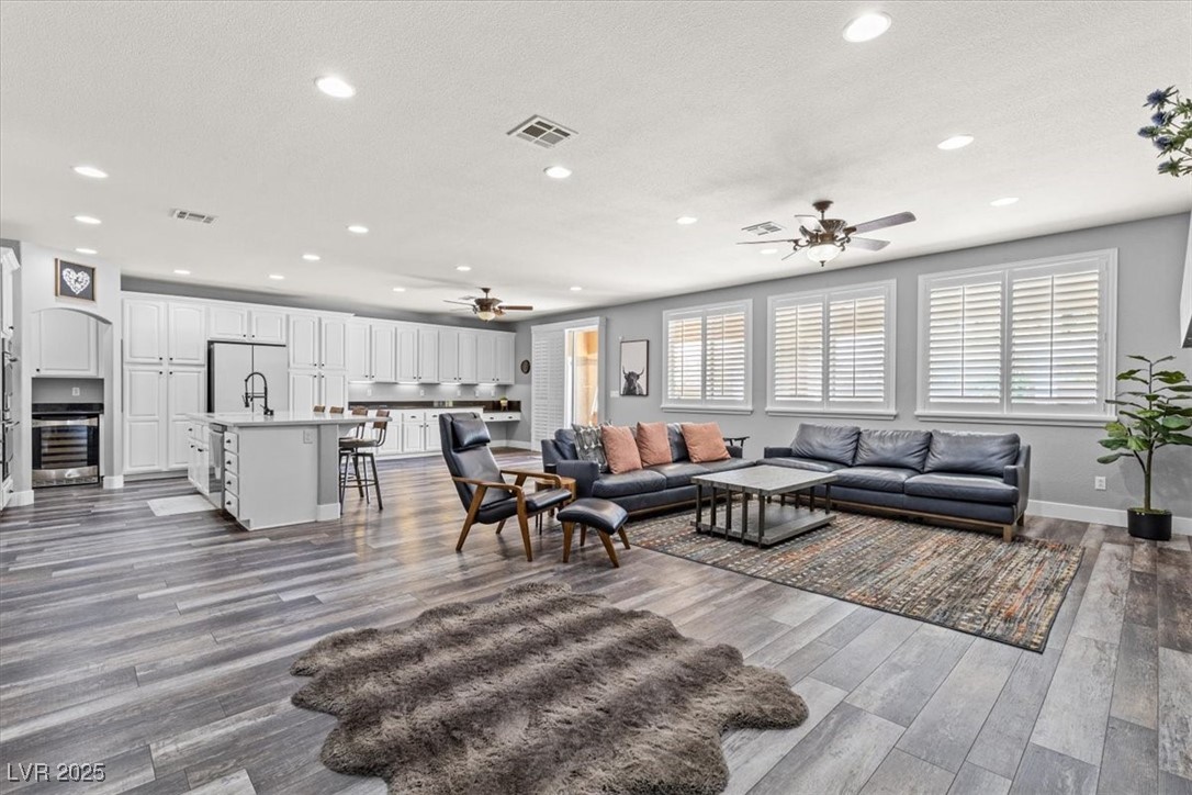 7354 Strutting Silver Court Property Photo 15