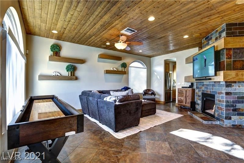 9428 Darwell Drive Property Photo 6