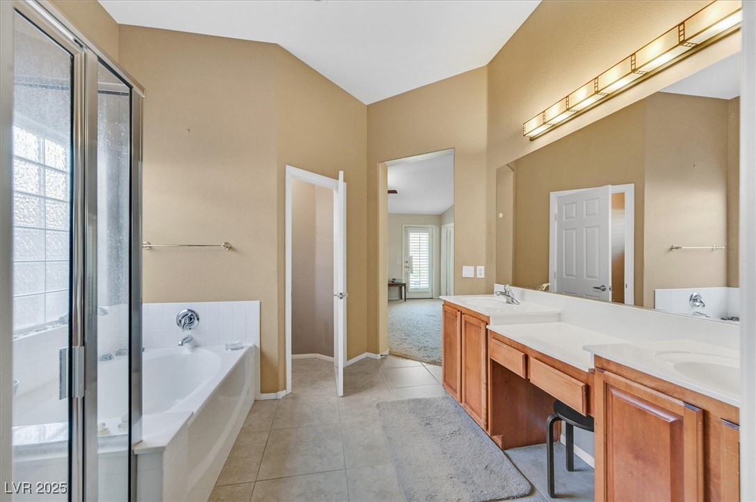 8208 Flowing Rapids Court Property Photo 18