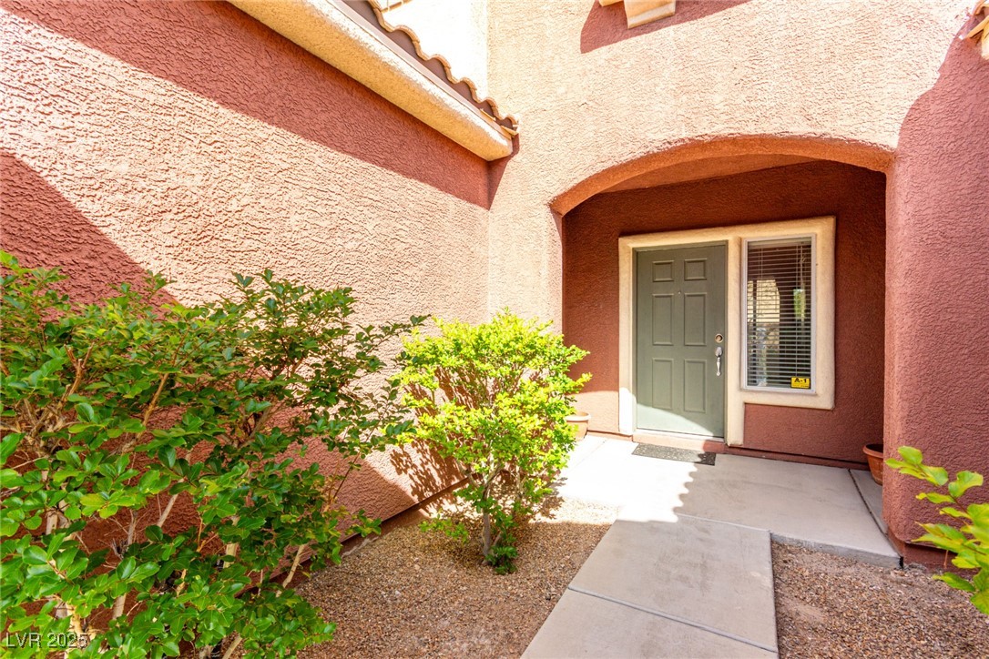 5518 Ovando Way Property Photo 3