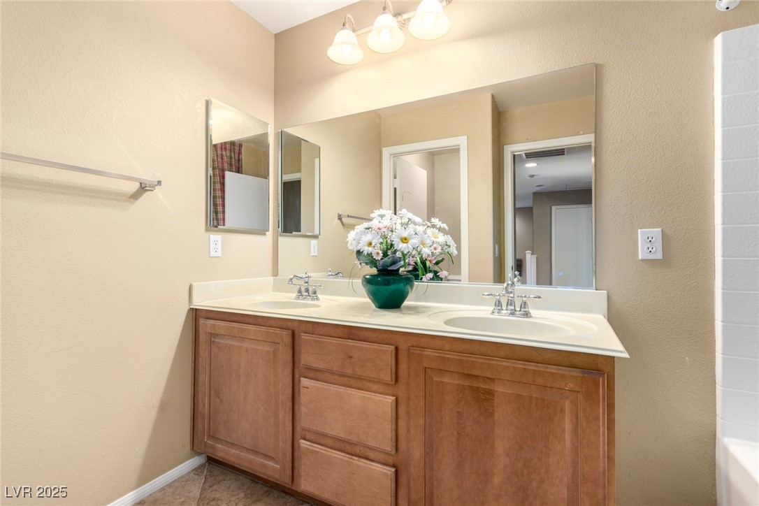 5518 Ovando Way Property Photo 26