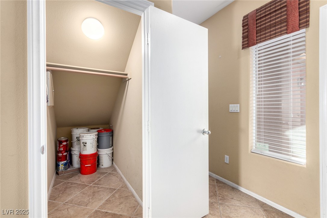 5518 Ovando Way Property Photo 28