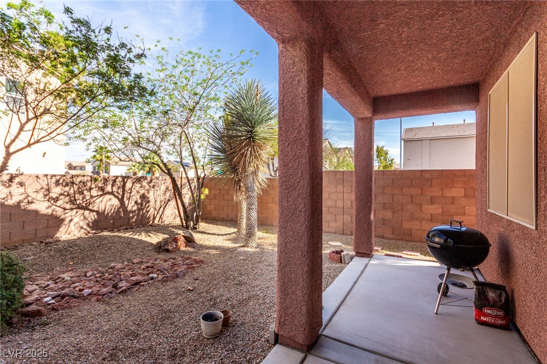 5518 Ovando Way Property Photo 31