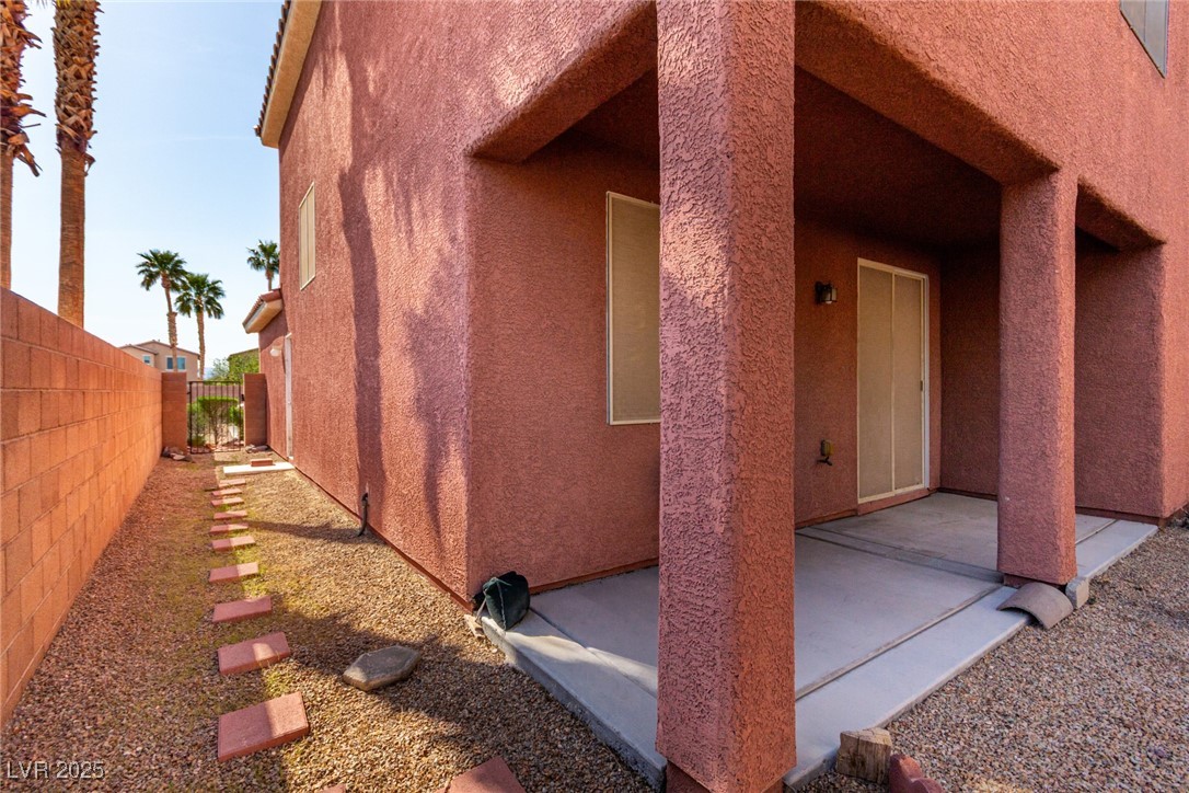 5518 Ovando Way Property Photo 32