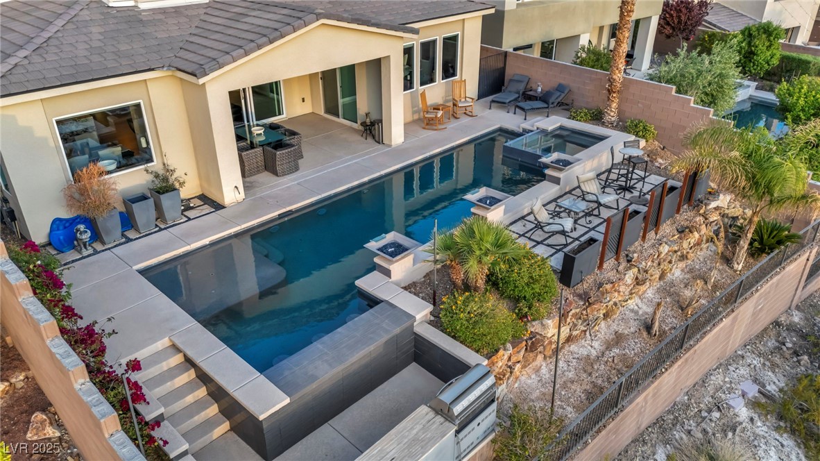 19 Hilltop Crest Street Property Photo 6