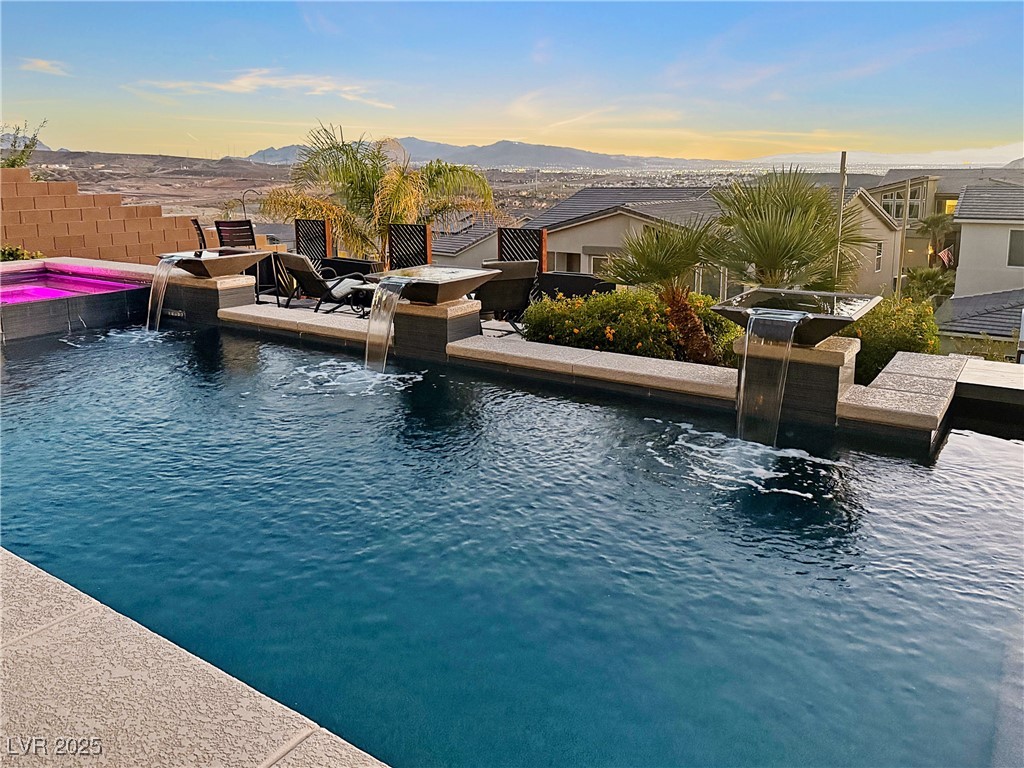 19 Hilltop Crest Street Property Photo 13