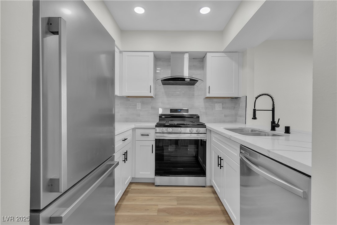 1534 Hialeah Drive D Property Photo 1