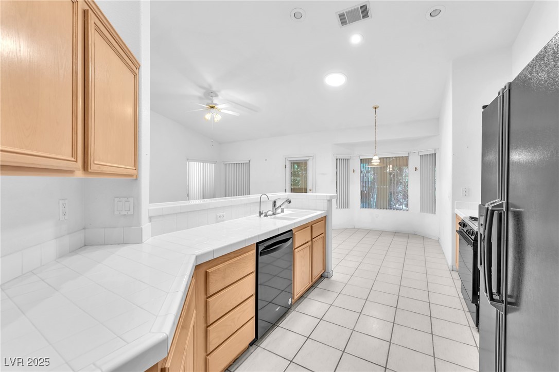 1934 Kings Beach Avenue Property Photo 4