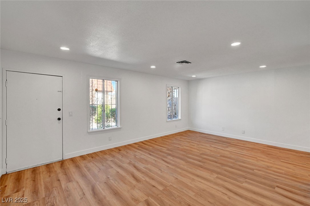 3907 Torsby Place Property Photo 4