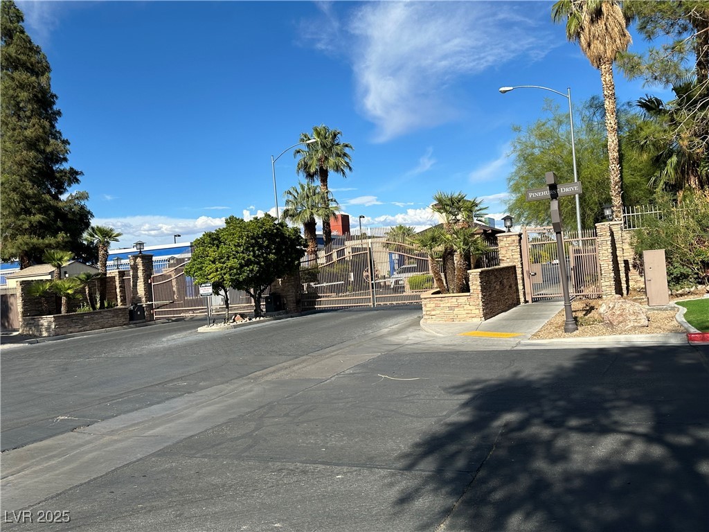 793 Vegas Valley Drive Property Photo 10