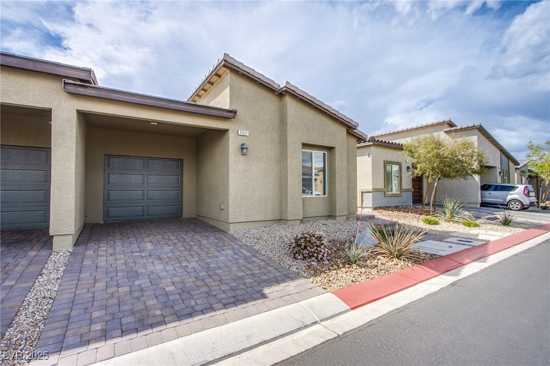 7517 Crested Moon Street Property Photo 2