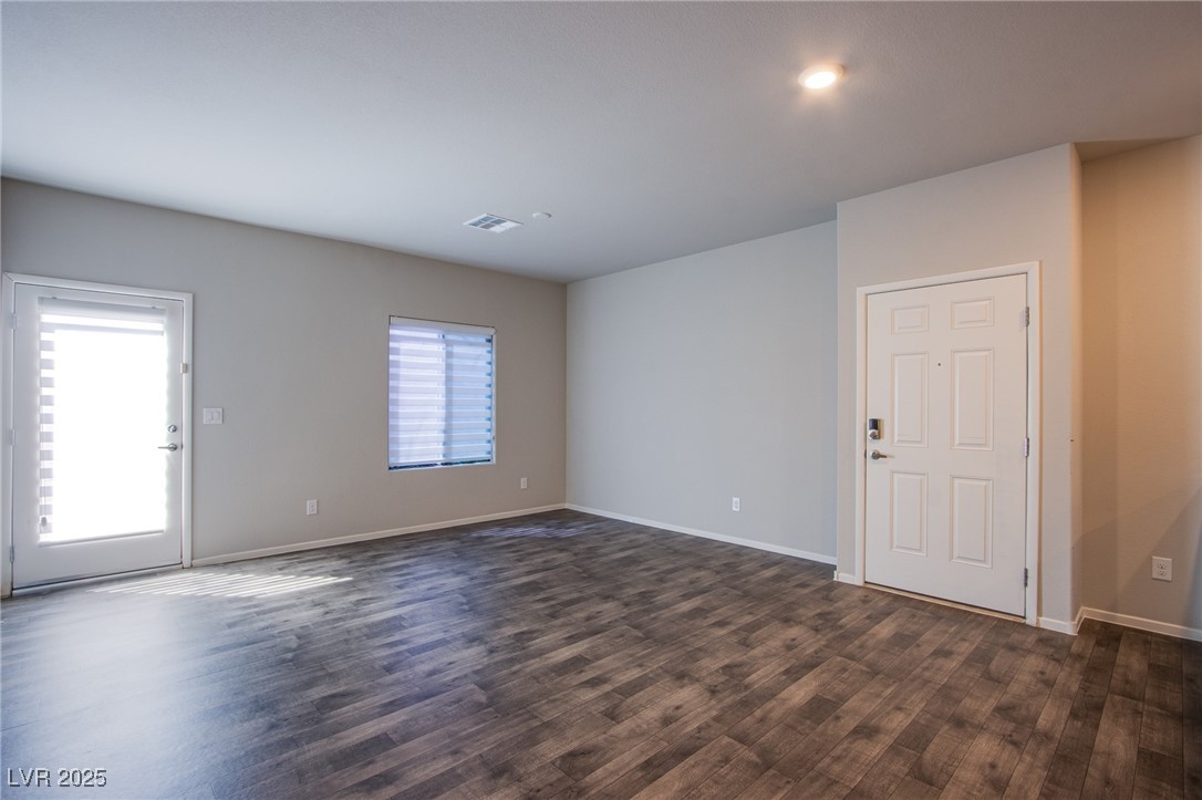 7517 Crested Moon Street Property Photo 4