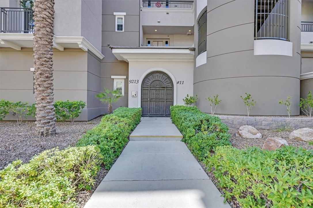 9213 Las Manaitas Avenue 401 Property Photo 4