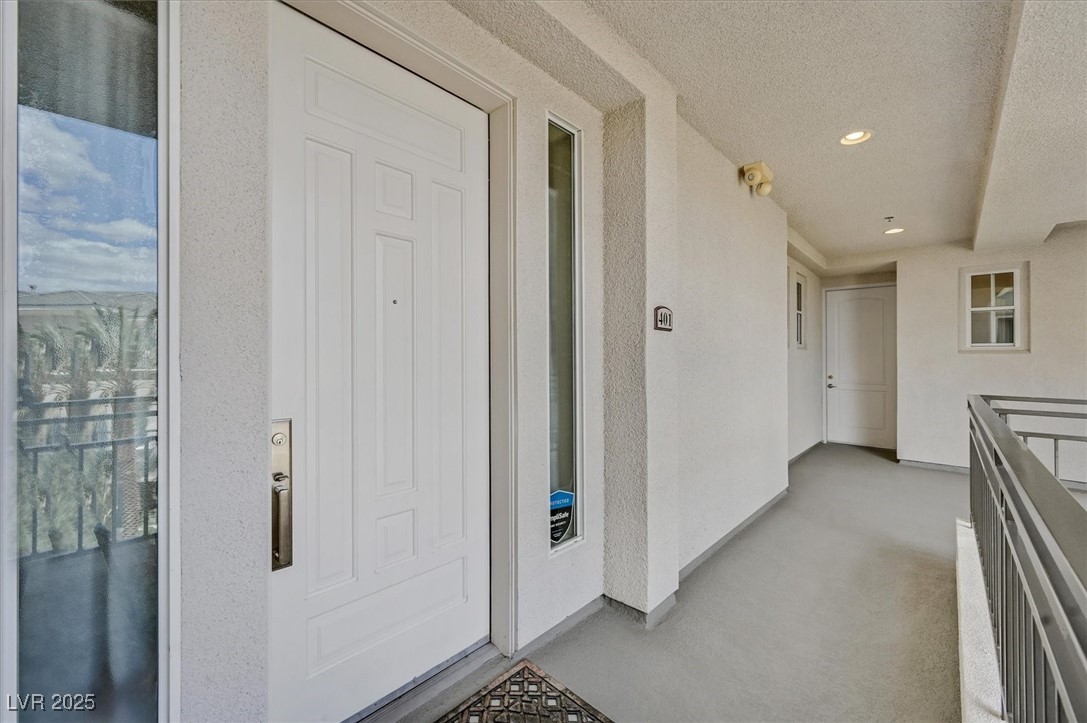 9213 Las Manaitas Avenue 401 Property Photo 6