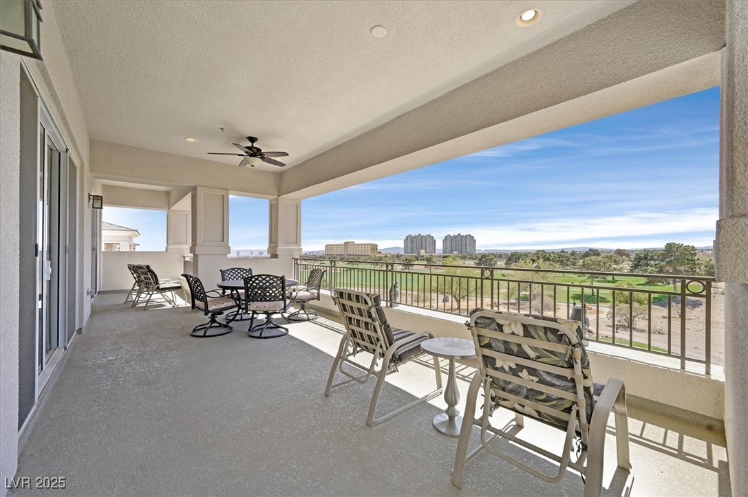 9213 Las Manaitas Avenue 401 Property Photo 11