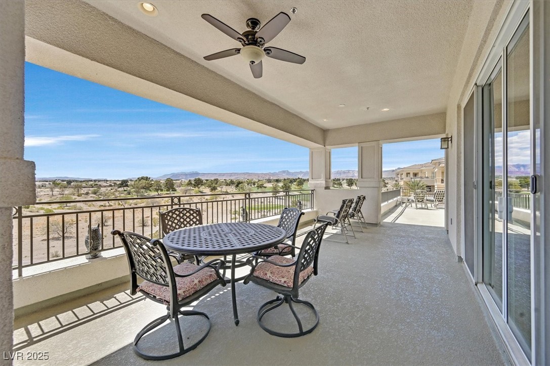 9213 Las Manaitas Avenue 401 Property Photo 12