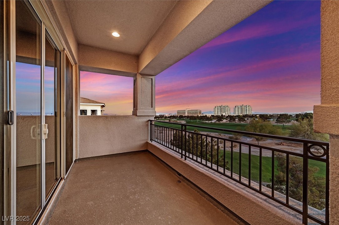 9213 Las Manaitas Avenue 401 Property Photo 54
