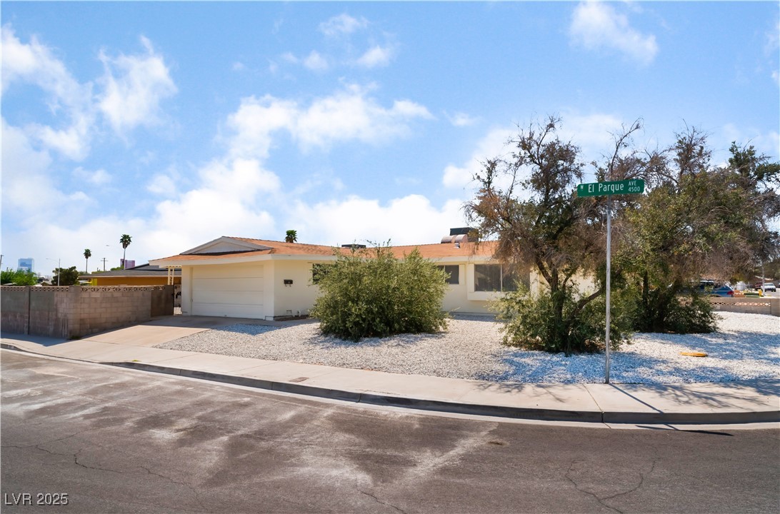 1905 Aquarius Drive Property Photo 2