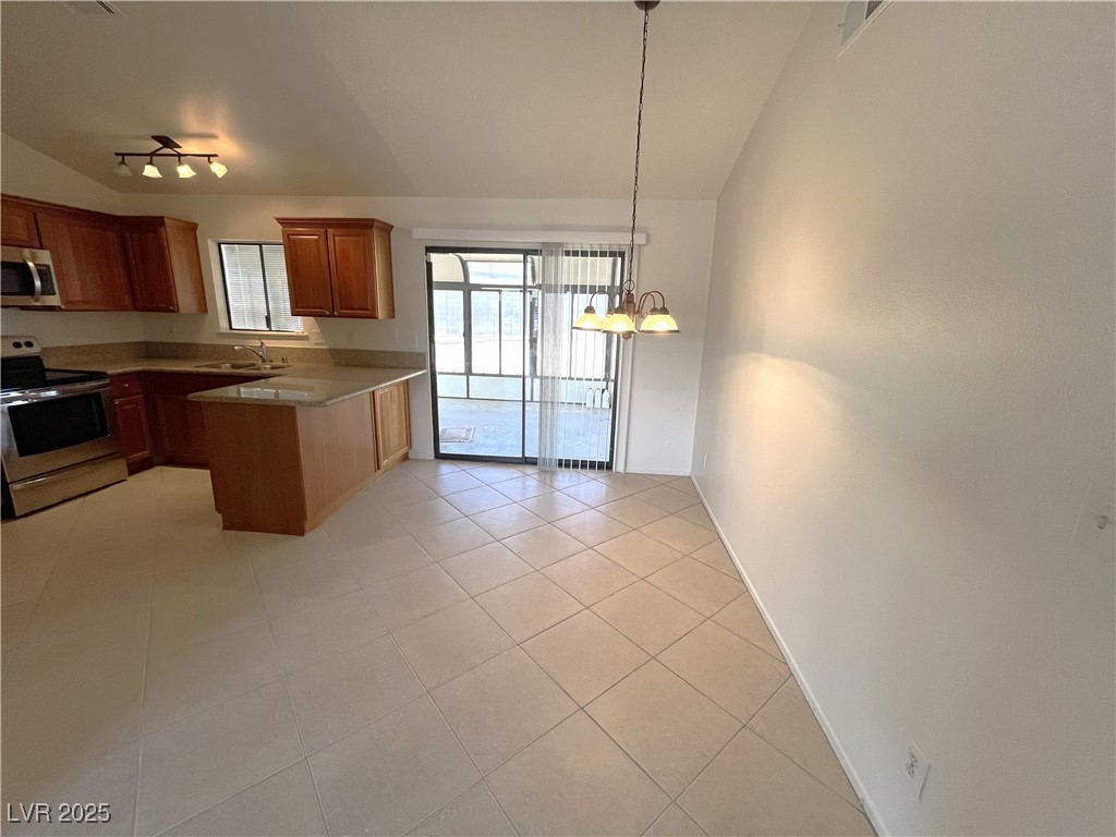 1208 Winwood Street Property Photo 5