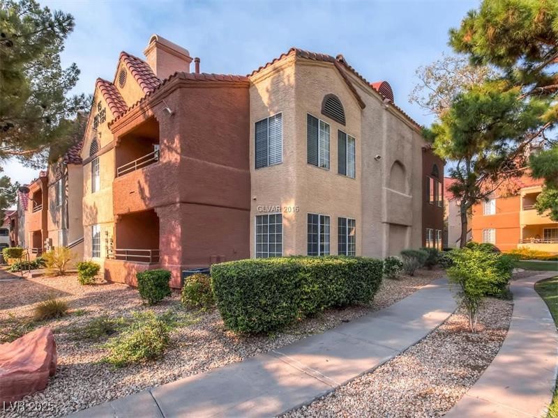 2200 South Fort Apache Road 2071 Property Photo 2