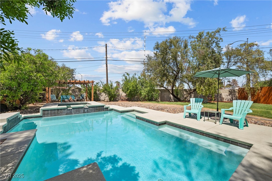2447 Tournament Street Property Photo