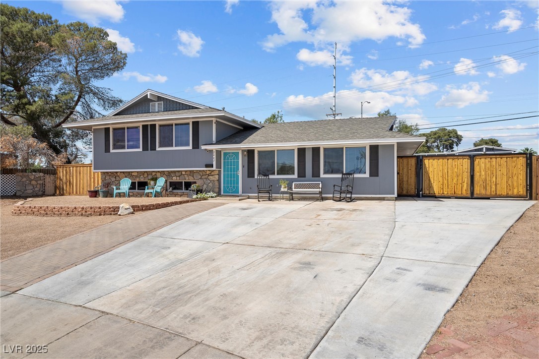 2447 Tournament Street Property Photo 3