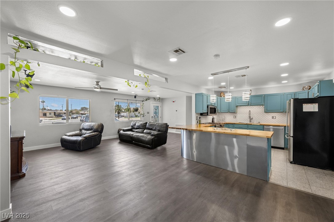 2447 Tournament Street Property Photo 13