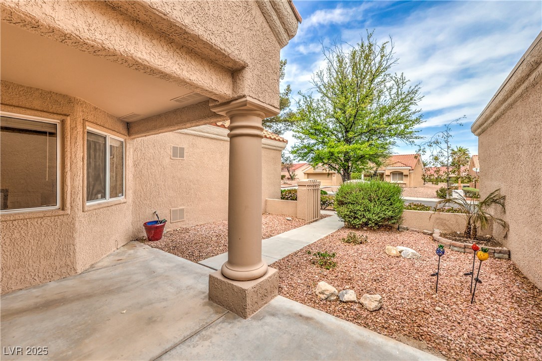 8513 Glenmount Drive Property Photo 3