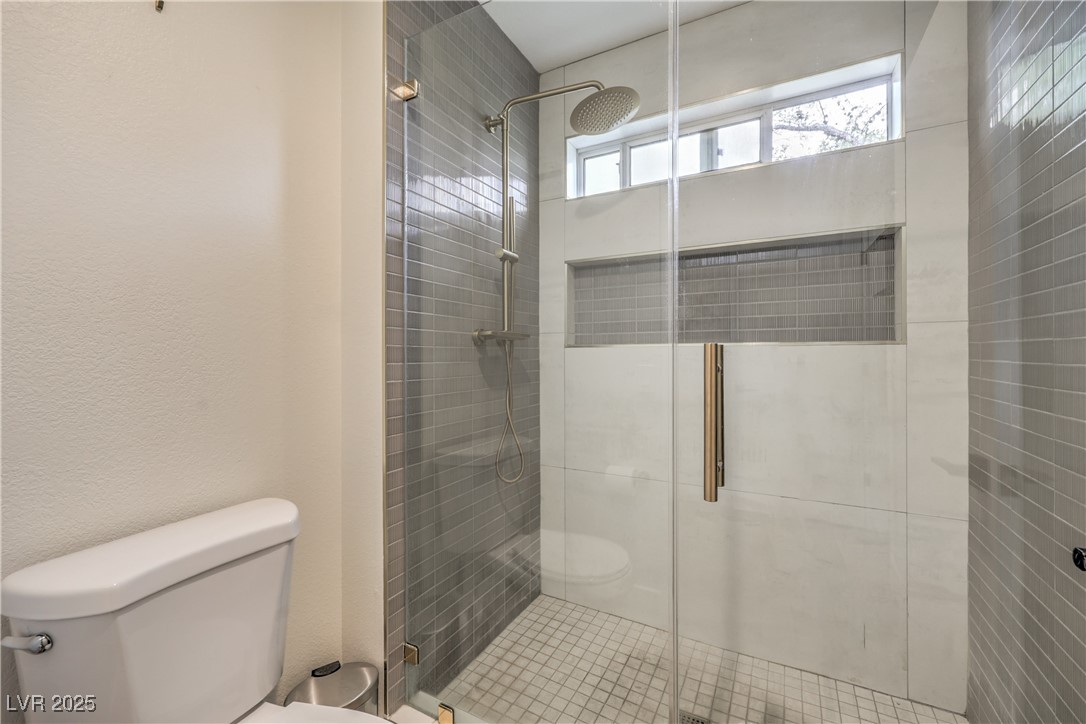 8513 Glenmount Drive Property Photo 22
