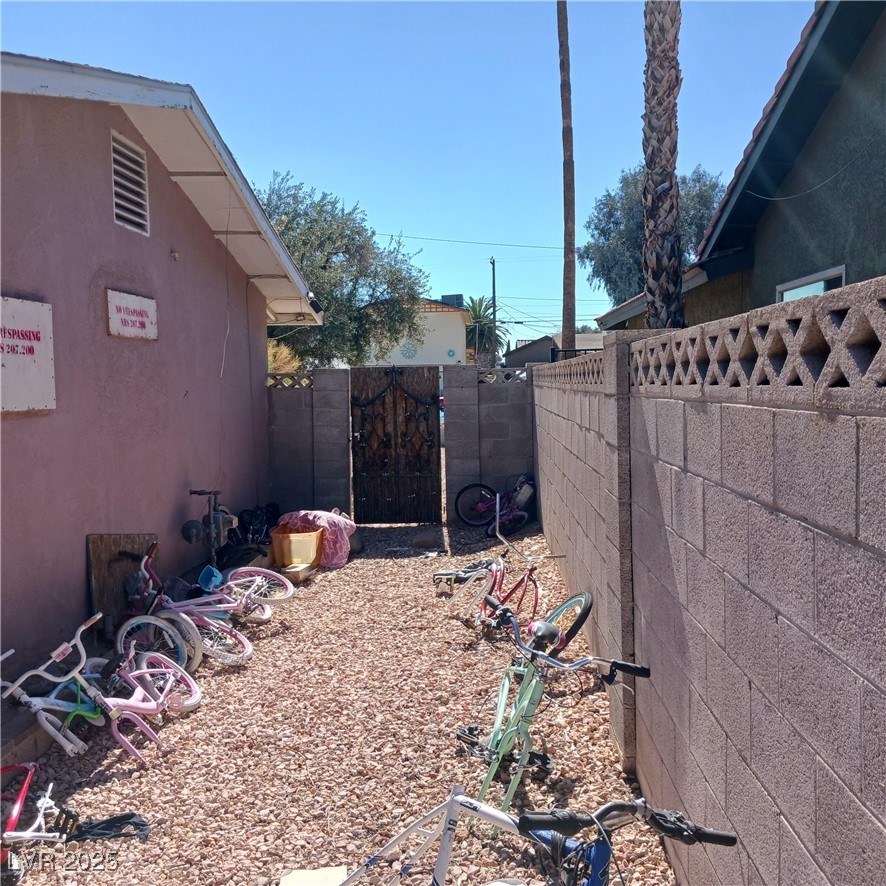 5324 Del Monte Avenue Property Photo 5